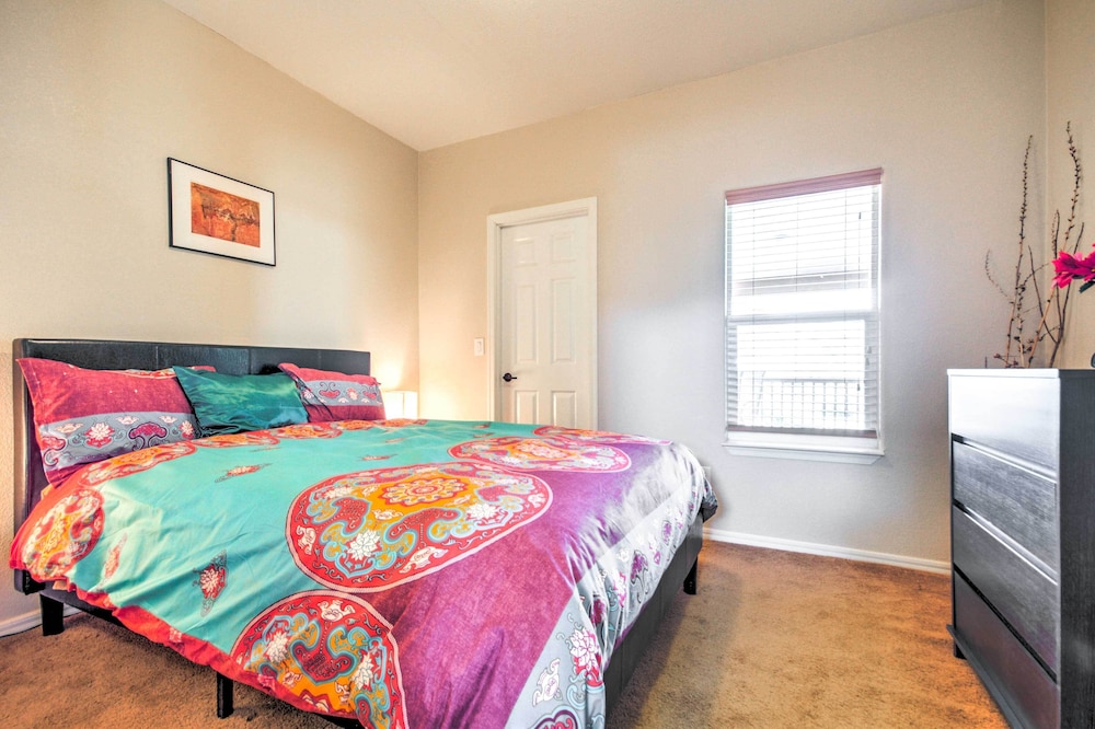 Beautiful Kanab Home w/ Yard - Walk to Restaurants view 3