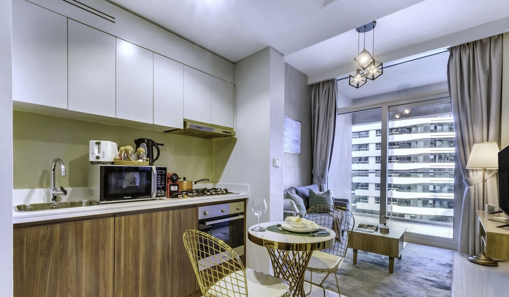 Manzil-1BR w Canal View near Dubai Mall
