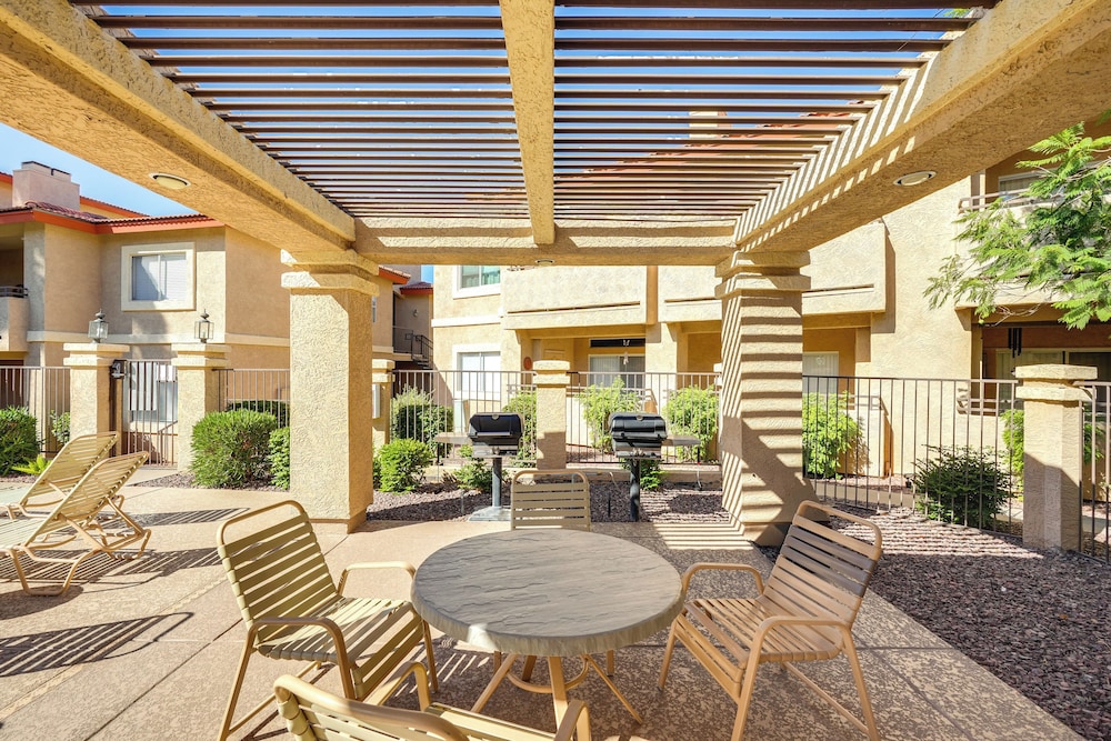 Hike & Golf! Townhouse w/ Resort Perks in PHX