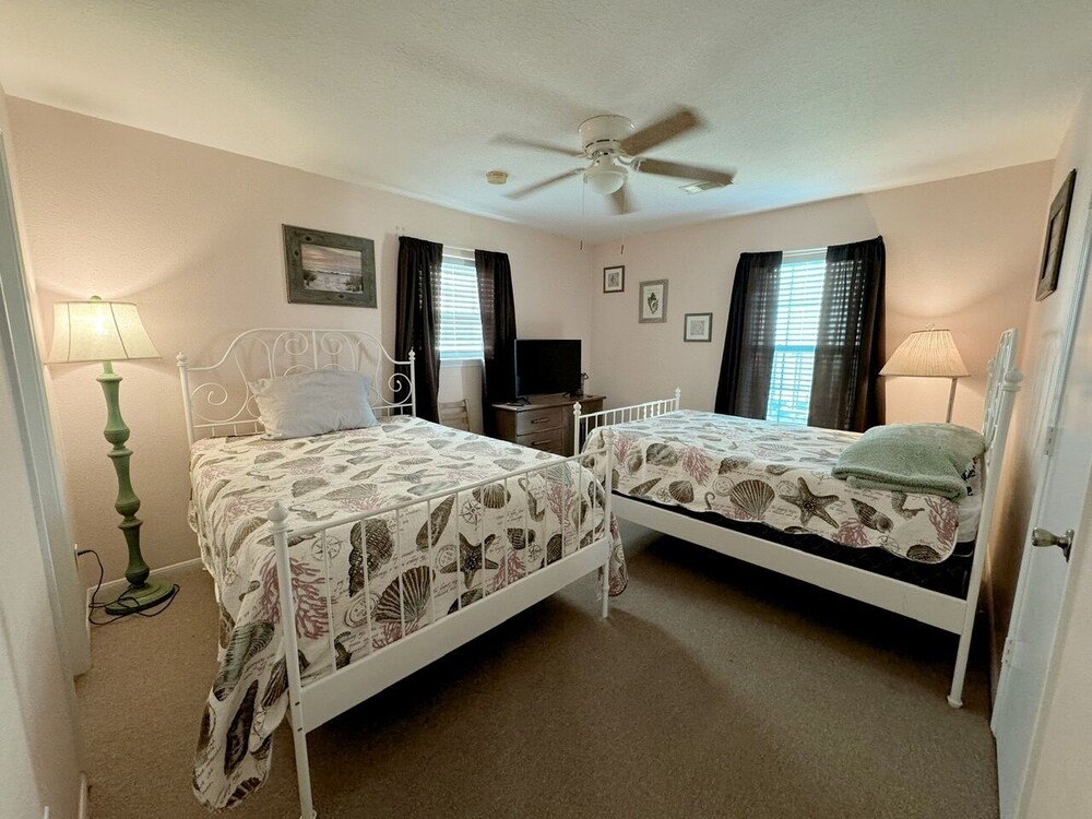 Sea Note 3 Bedroom Home by RedAwning view 4