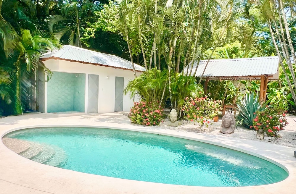 Casa Bonita - 5BR With Pool Walk to Beach