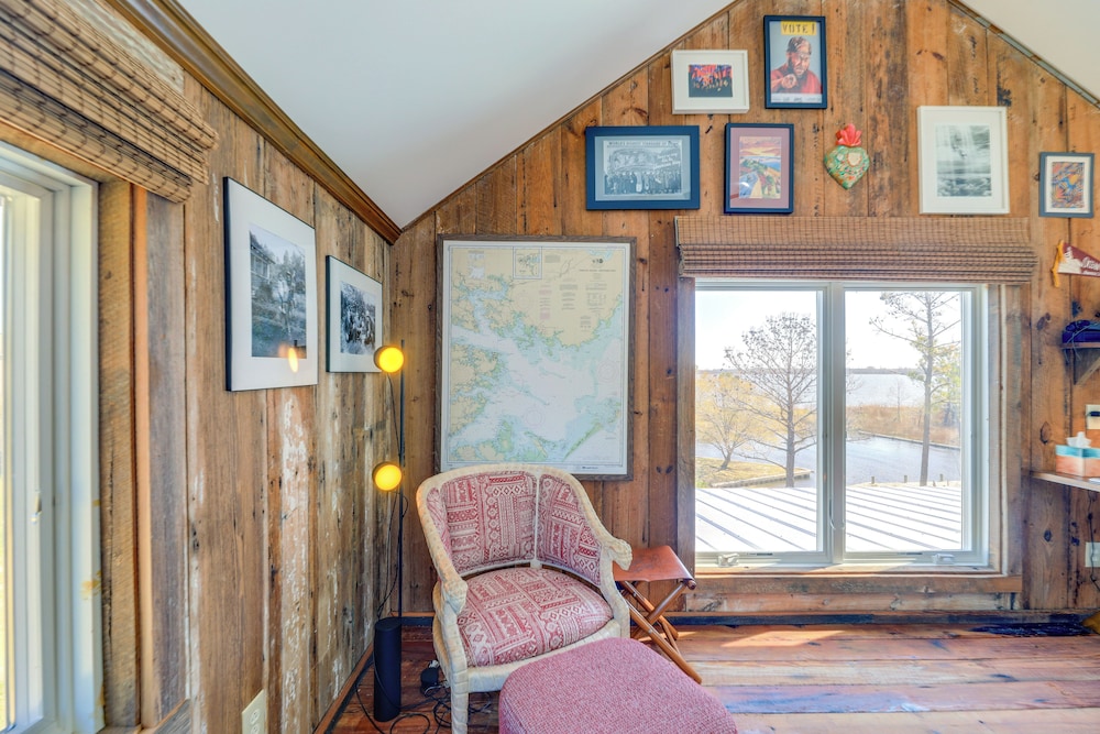 Riverfront Haven: Converted Barn w/ Deck in Aurora