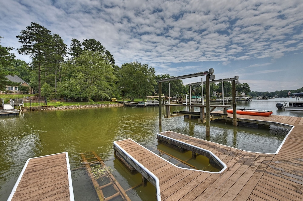 Shades of Summer by Avantstay Gazebo Dock View