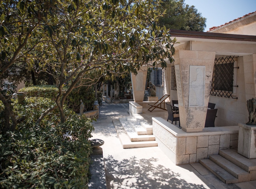 Villa Nada - Unique and Artistic