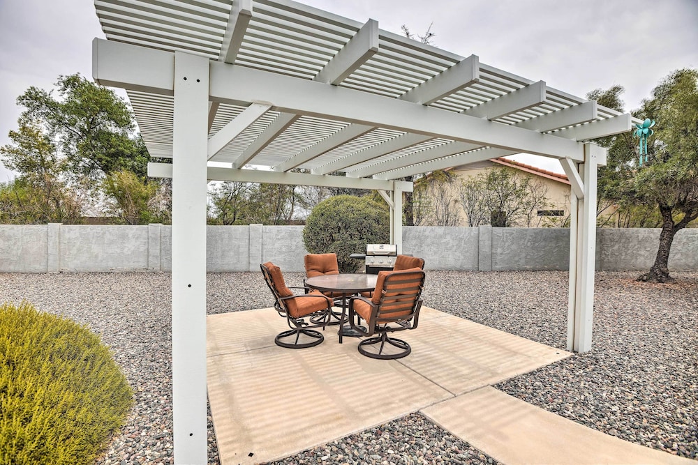 1 Mi to Golf Courses: Family Sun City West Home view 3
