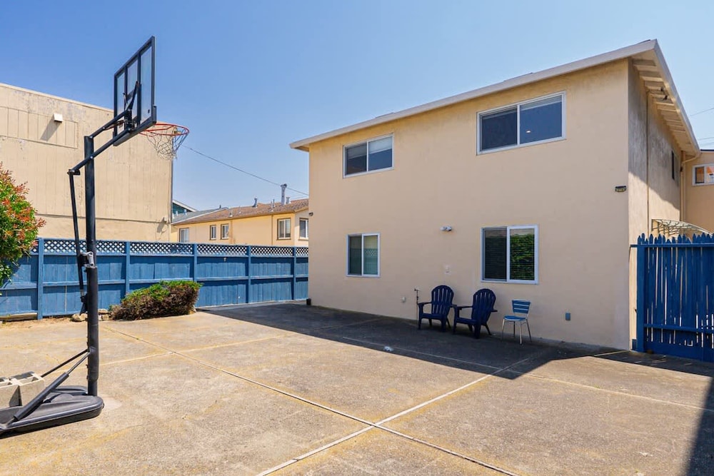 Cozy Quiet Safe Bright 4brs Home in Daly City