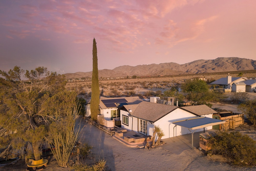 Asteroid by Avantstay Unique Ranch Retreat Just Outside Joshua Tree Permit Vhr22-094
