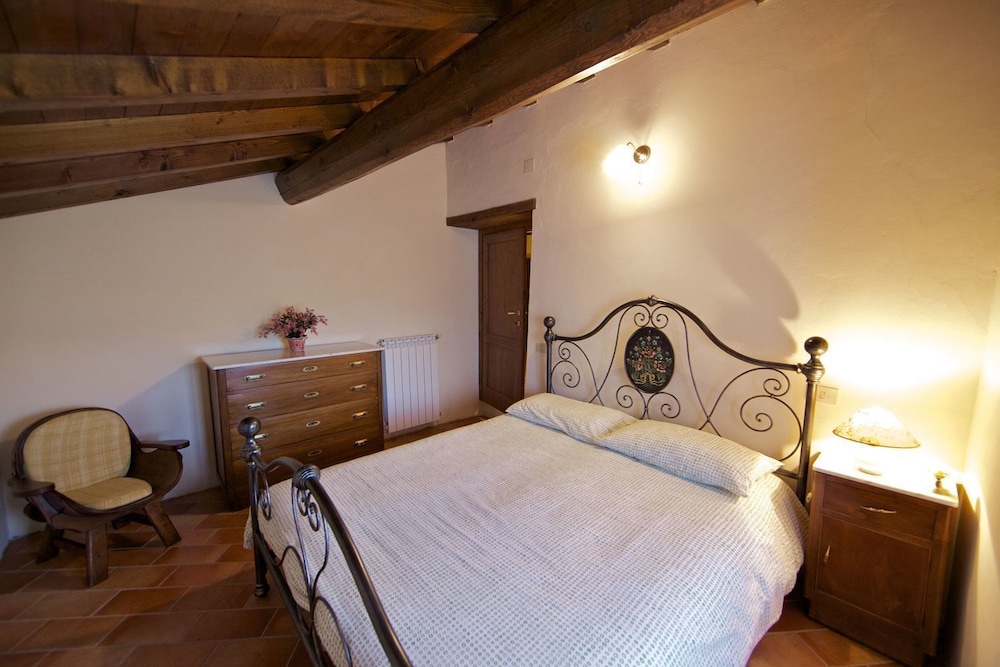 Wonderful private villa for 10 people with private pool, WIFI, TV, terrace, pets allowed and par...