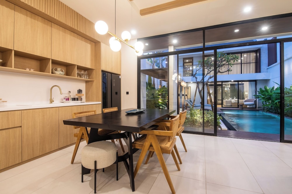 Elegant 3BR Escape Canggu AC 5min Shore