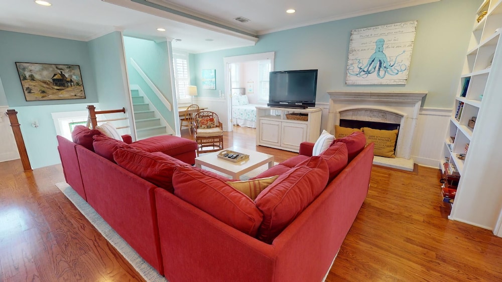 Thirst N' Howl by Tybee Vacation Rentals