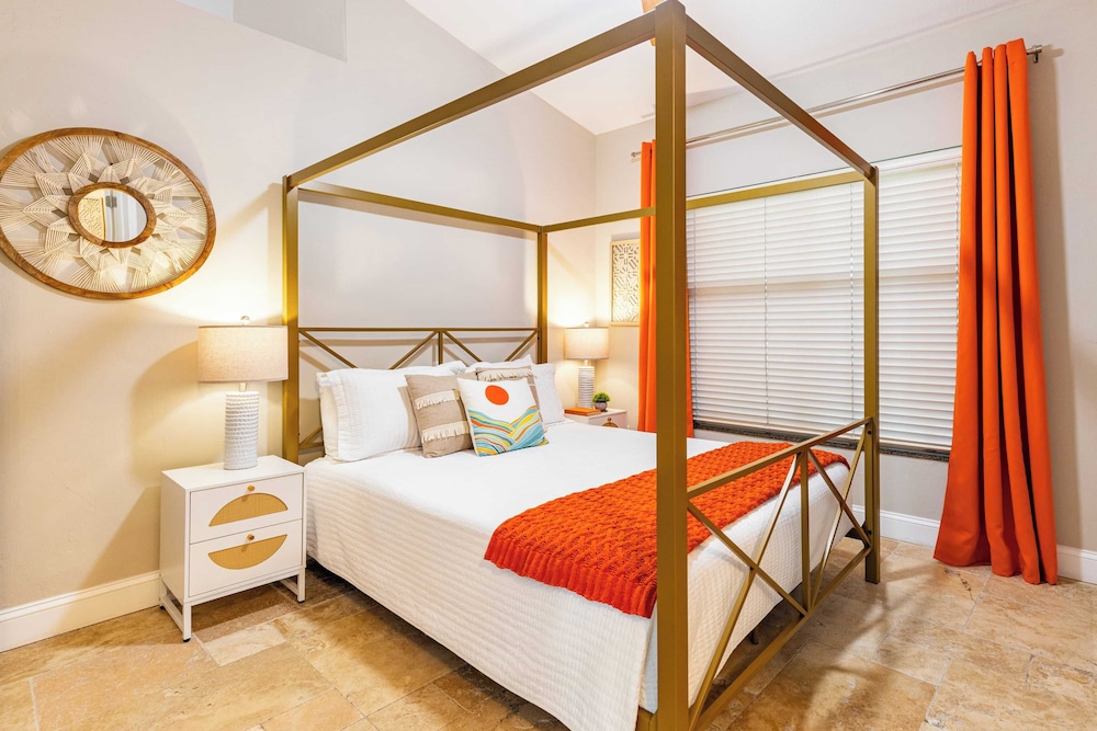 Private Pool, Firepit, Game Room Mins to Beaches + Community Amenities Casa Solara by Avantstay