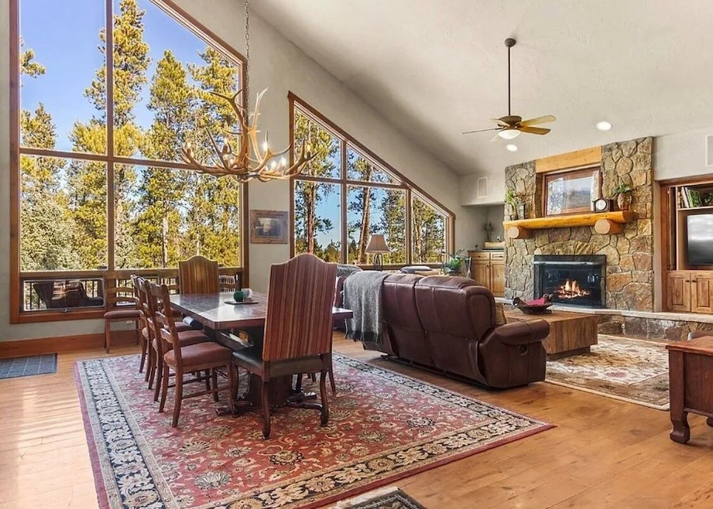 Ski Inn 5 Bedroom Home