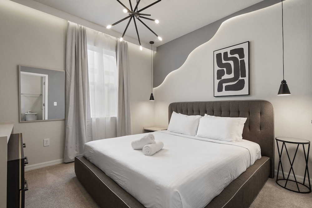 Lux Family Home in Exclusive Windsor Island Resort