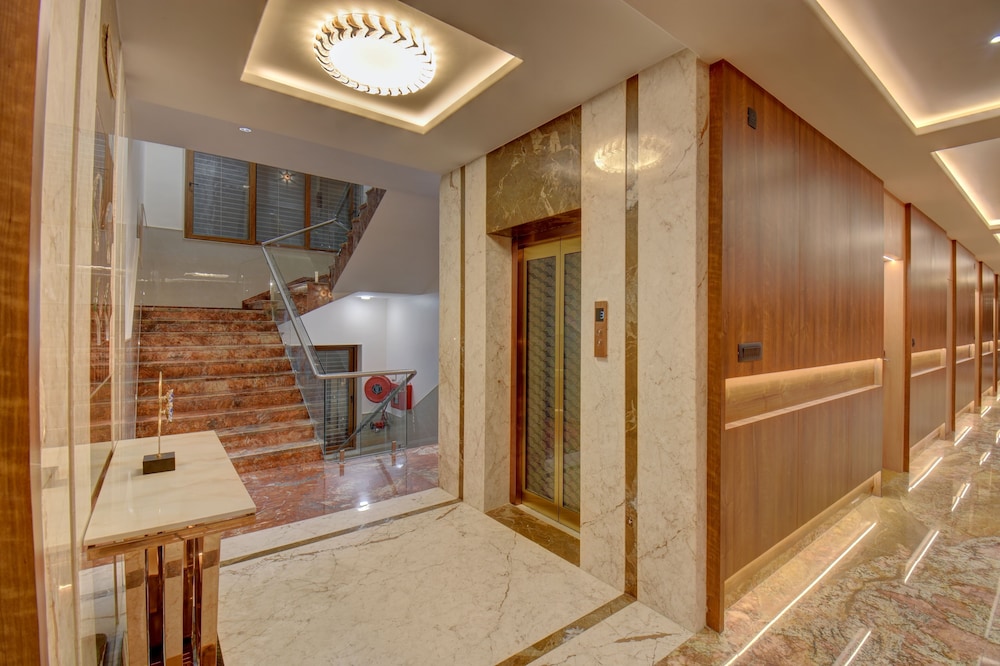 Hotel Warma Palace
