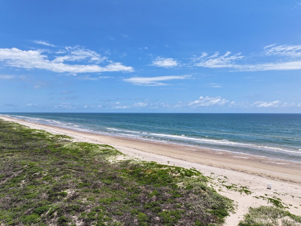 Palm House - Private Beachfront House 3 Bedroom Home by RedAwning