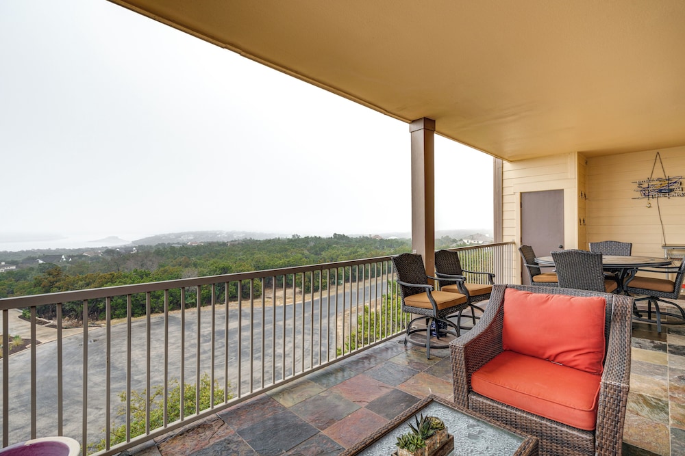 Jonestown Condo on Lake Travis w/ 2 Balconies! - Property Image 14