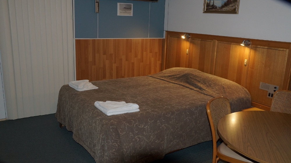 Golden Leaf Motor Inn