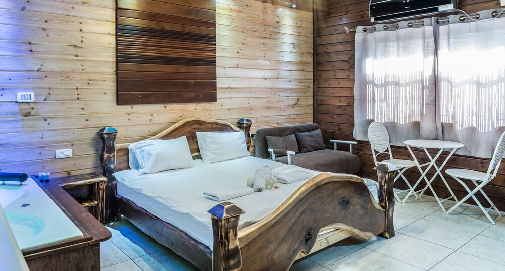 Country Suites with Jaccuzzi & Pool