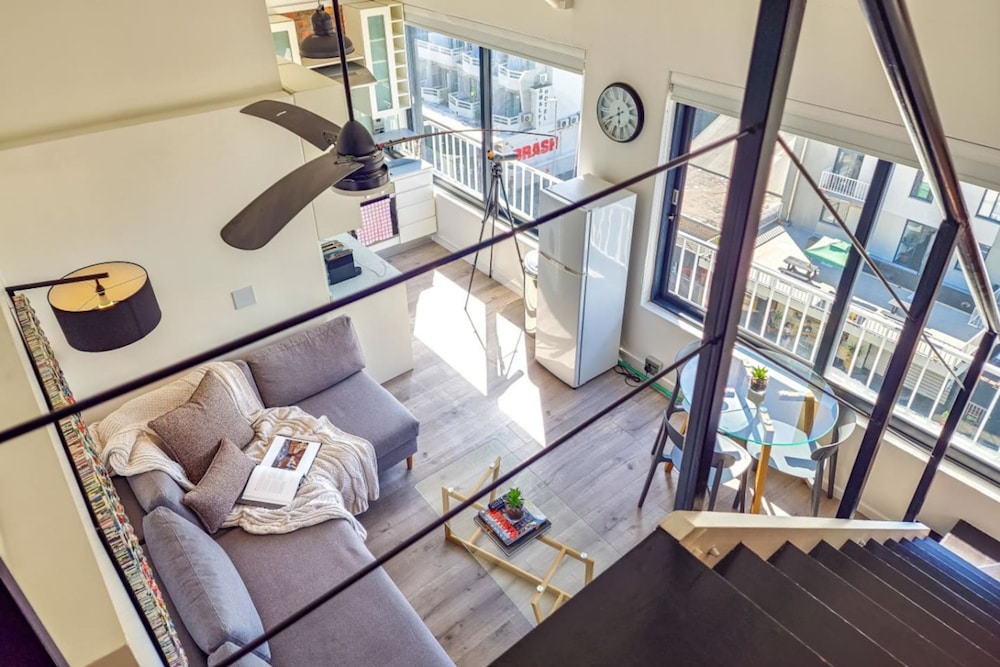 Elegant Sea Point Retreat Splendid Views Wifi