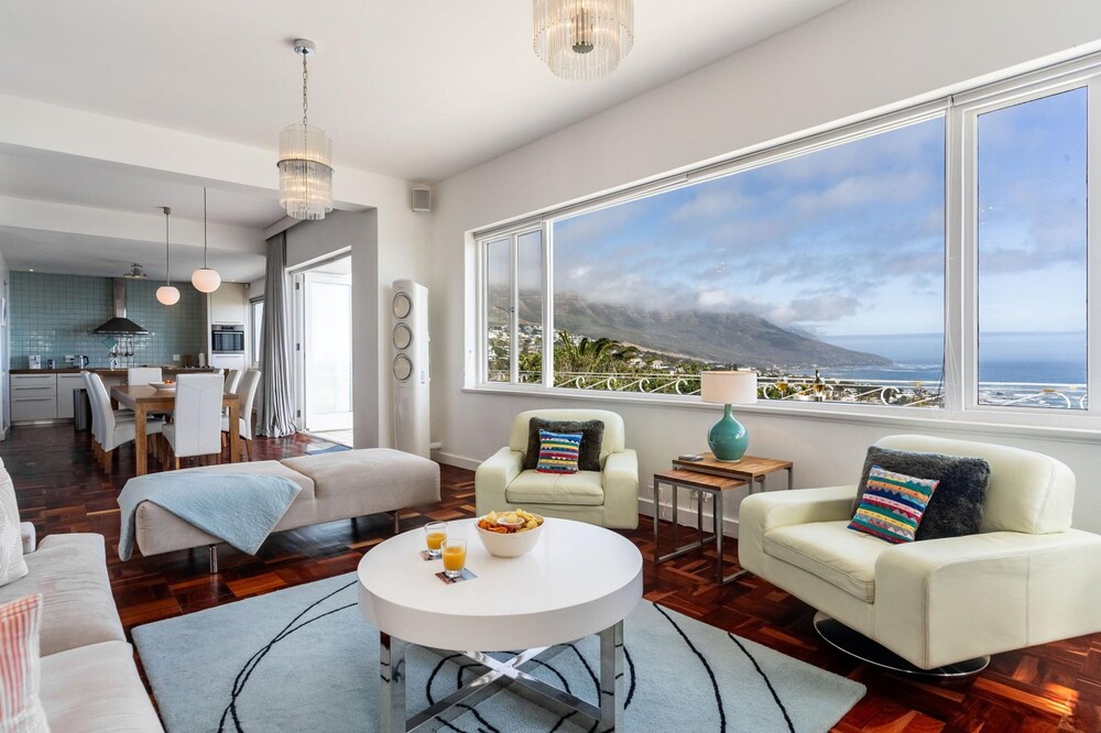 Picasso Villa - Camps Bay view 2