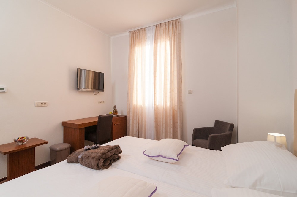 Luxury Rooms near Beach view 3