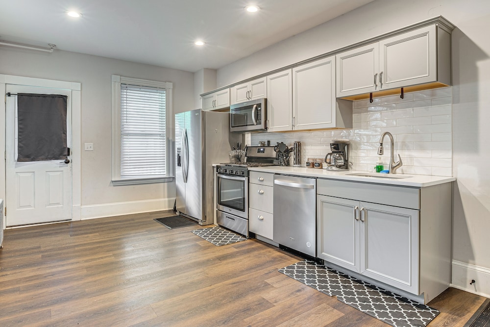 Stay & Play in Dtwn Stroudsburg: Updated Townhouse