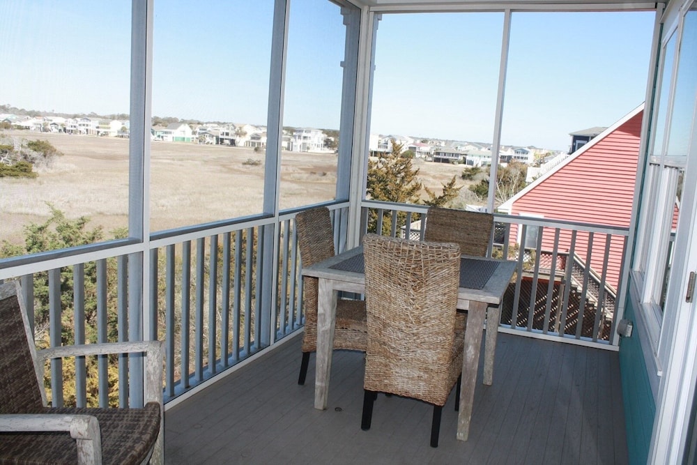 Beach Crew 4 Bedroom Home by RedAwning