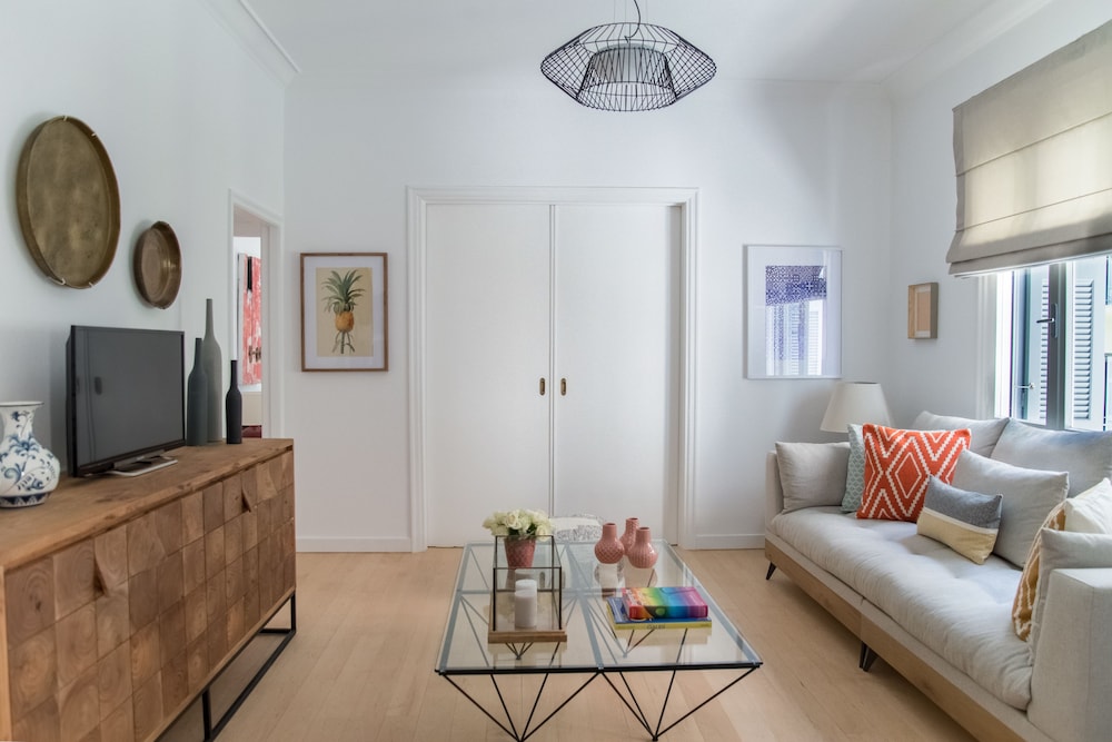 Virtue by Stylish Stays