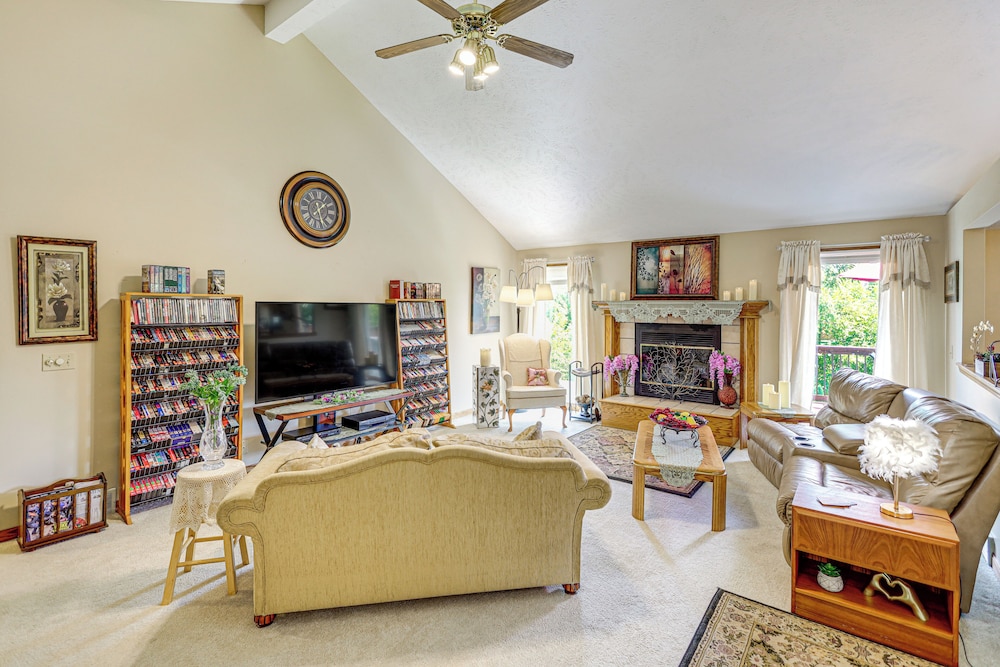 5 Mi to Platte River: Inviting Bellevue Rental