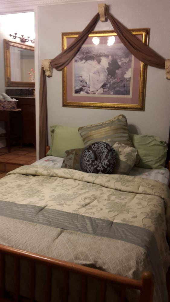 Pine Rose Inn