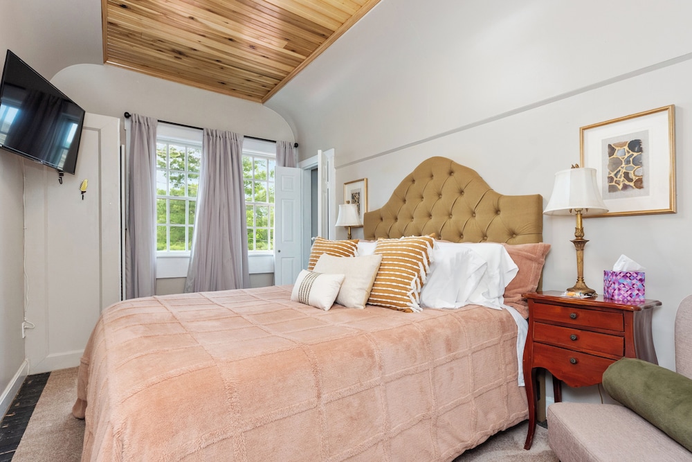 The Benchmark Inn