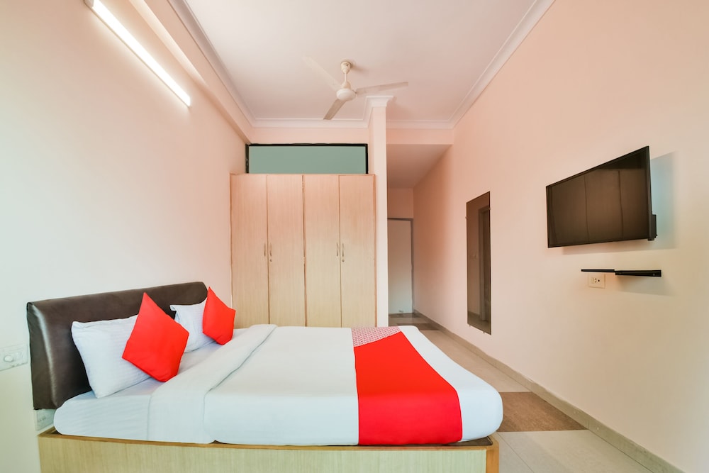 OYO 37212 Hotel Soft Petals By Arn Group view 4