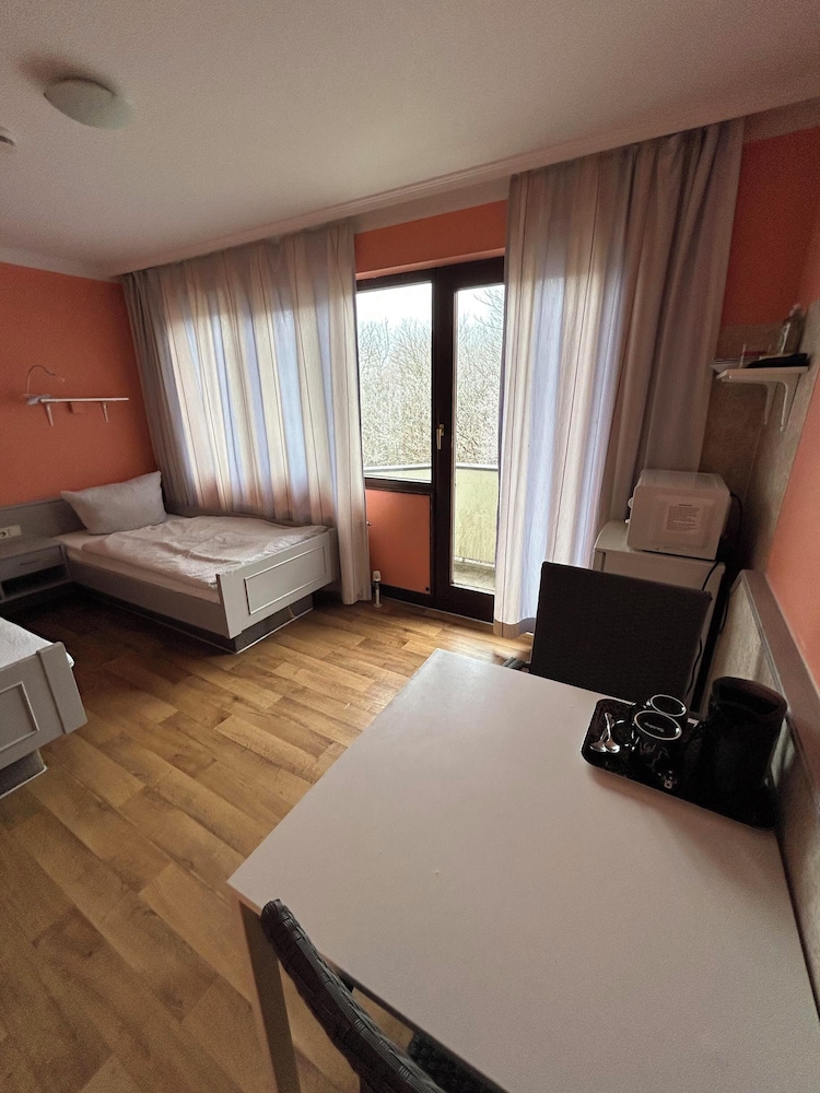 2-Rent Group Hostel Rooms AUB162