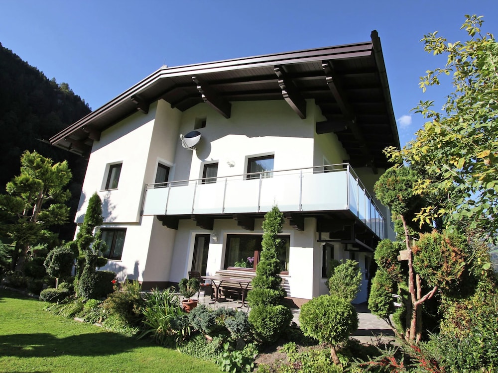 Chalet in Aschau Near Ski Bus & Zillertal Slopes