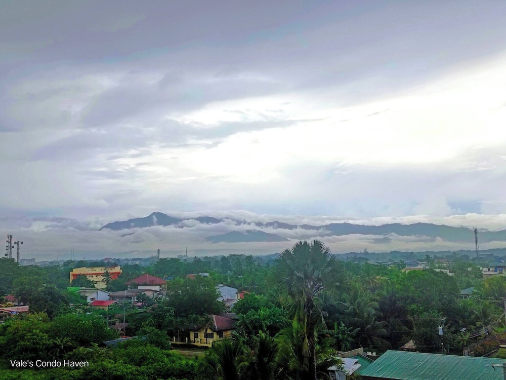 2-bedroom Elegant Condo With Sunrise & Mountain View