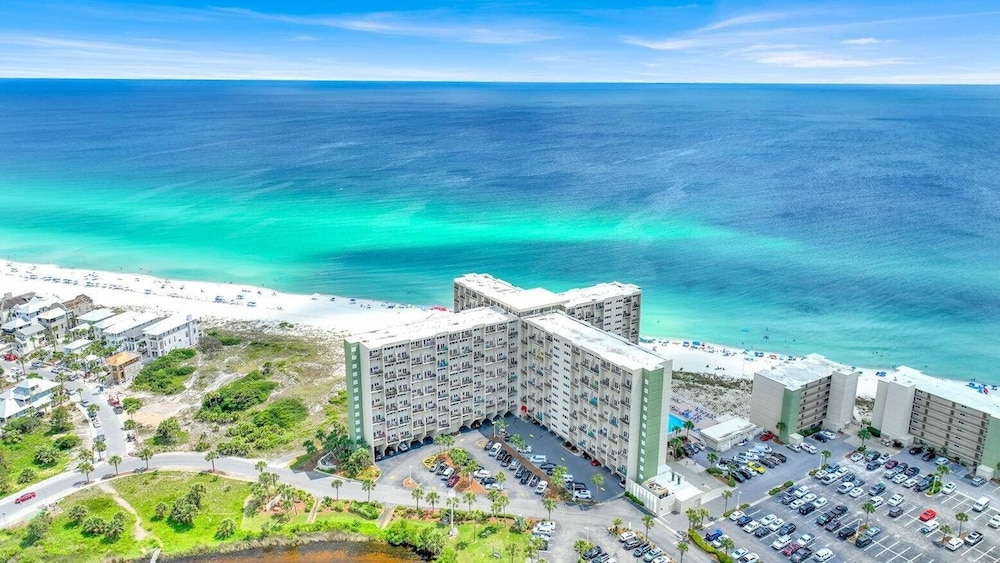Pinnacle Port Penthouse #29 2 Bedroom Condo