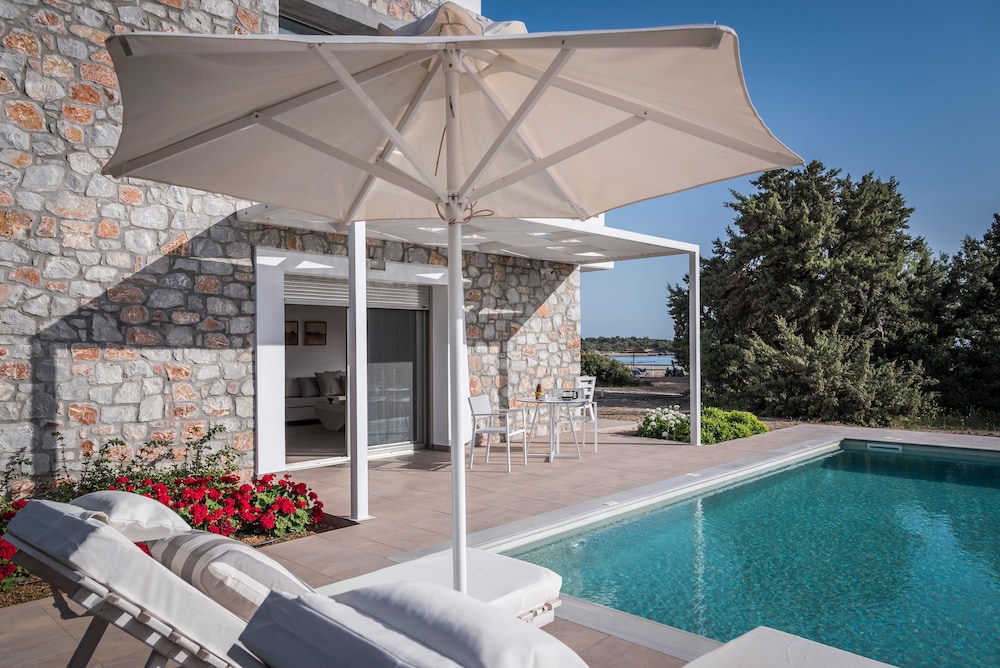 Cedar Bay Beachside Villas