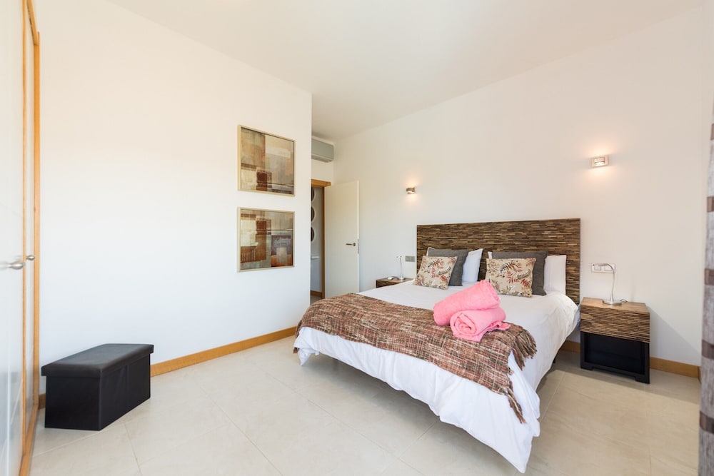 Villa With Heated Pool in Salobre