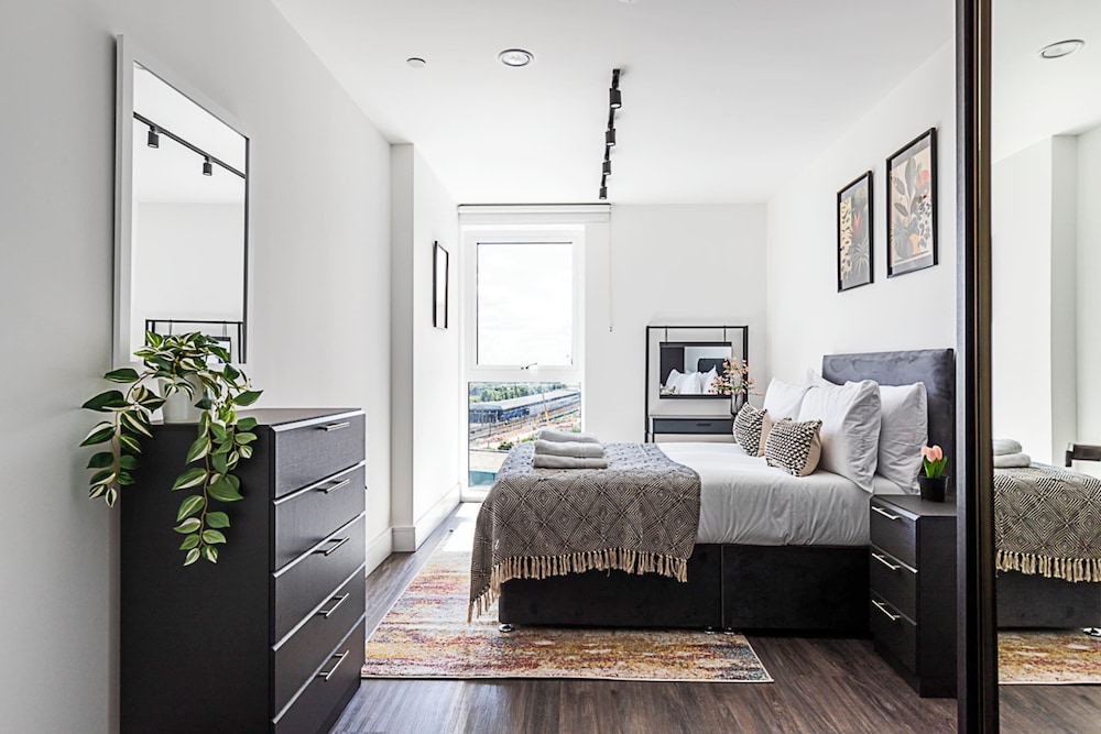 Stylish and Bright West London Gem