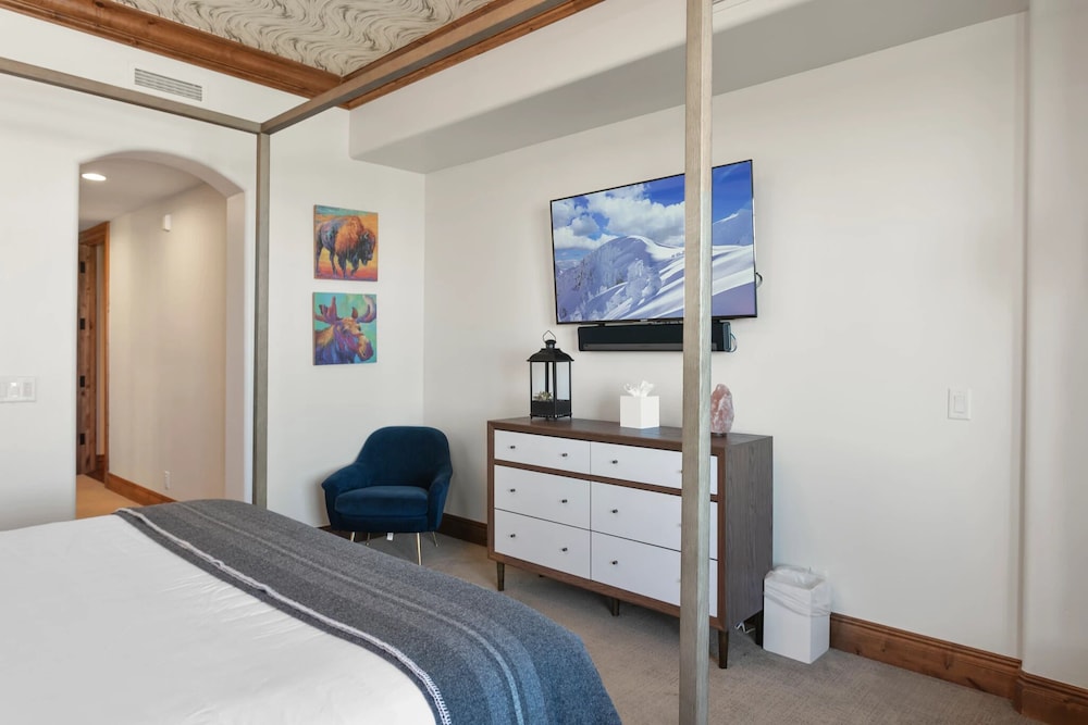 Grand Lodge - Four Bedroom #302 - Ski-in/ski-out 4 Condo