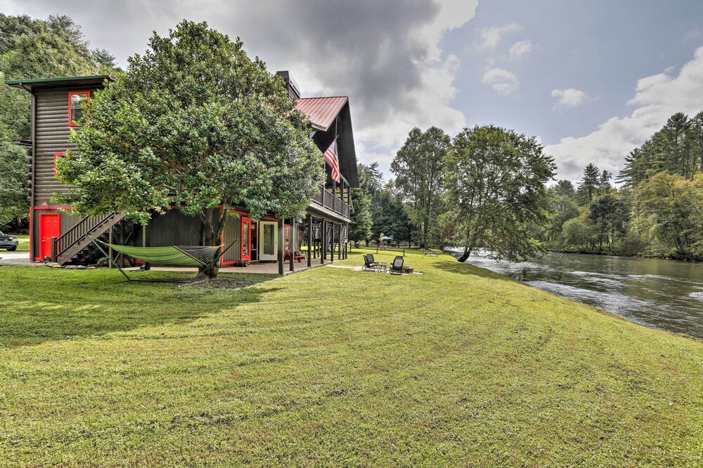 'river's Edge' - Ultimate Riverfront Getaway view 3