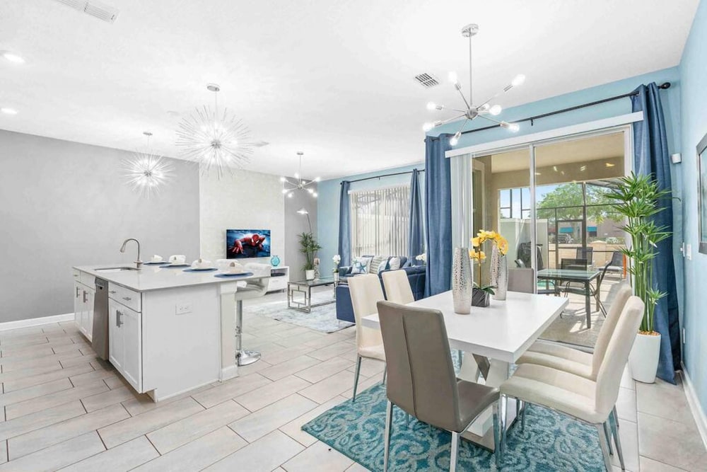 Super Dope- FUN Electric Home W Pool Amenities