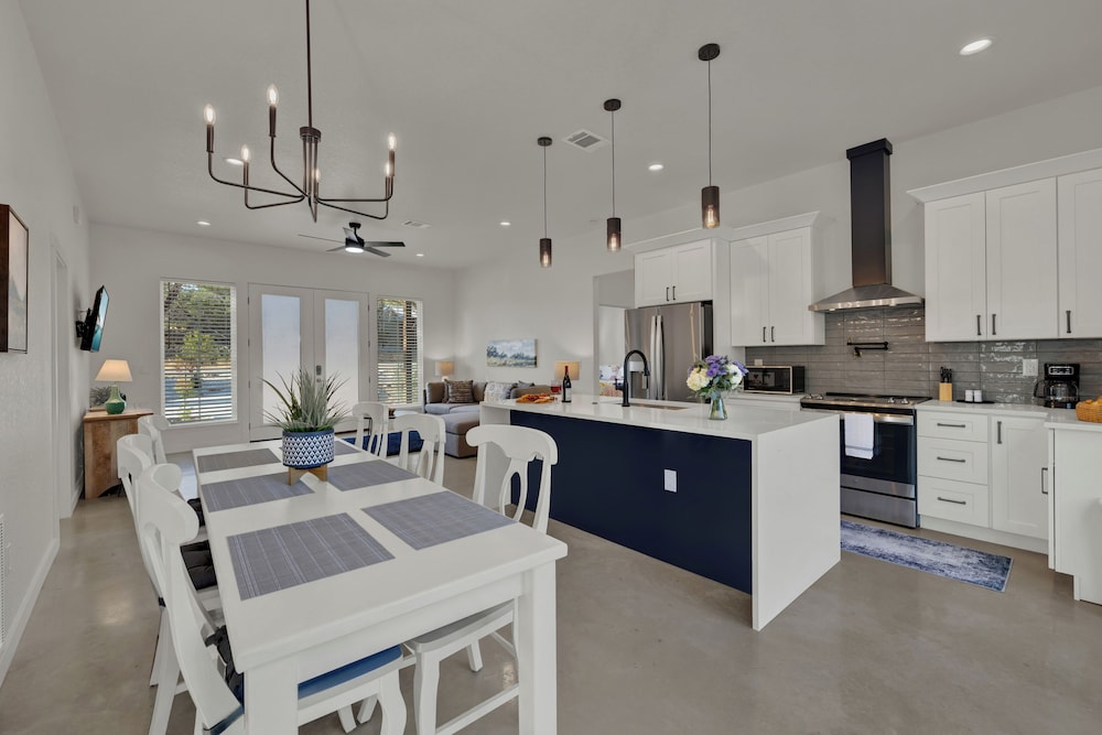 Serene Getaway Nestled in the Tx Hill Country!