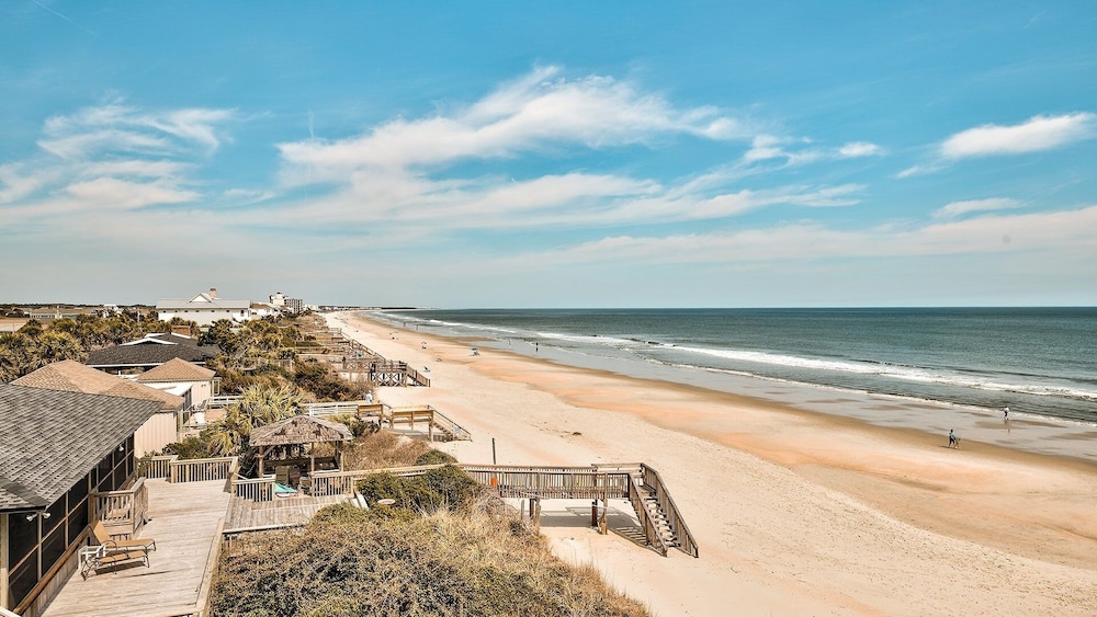 Penthouse Oceanfront Villa At Inlet Point On Litchfield Beach 3 Bedroom Condo by RedAwning