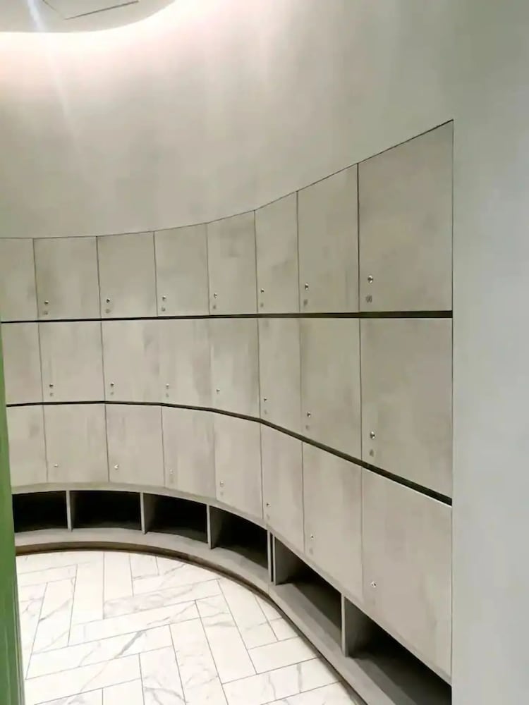 Cardinal Court Apartment
