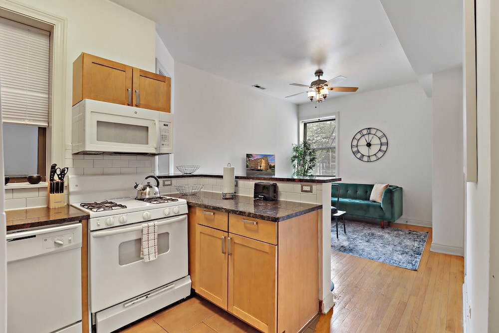 Ideal 4BR Unit - Maryland 2