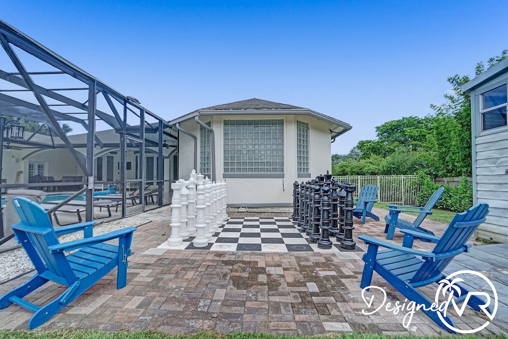 Luxurious 8BR Family Estate with Pool 4