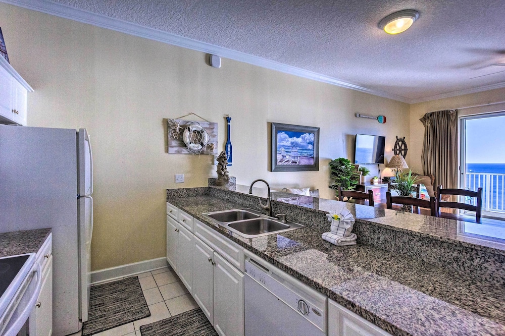 Beachfront Condo w/ Resort Amenities & Ocean Views
