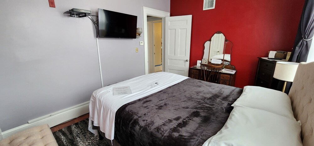 Inn at the Agora