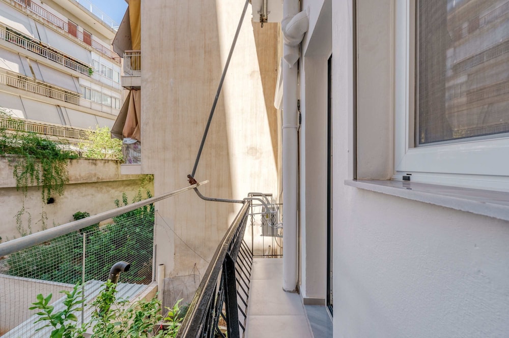 Zografou Bright Getaway - Athens City Escape